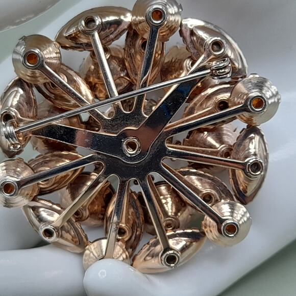 Vintage Topaz Rhinestone Floral Brooch, Gold Tone, Prong Set, 1950s, 2 1/8 In - Picture 3 of 10